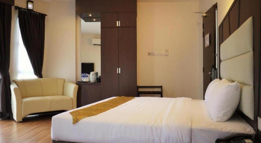 Grand Baron Hotel 3*
